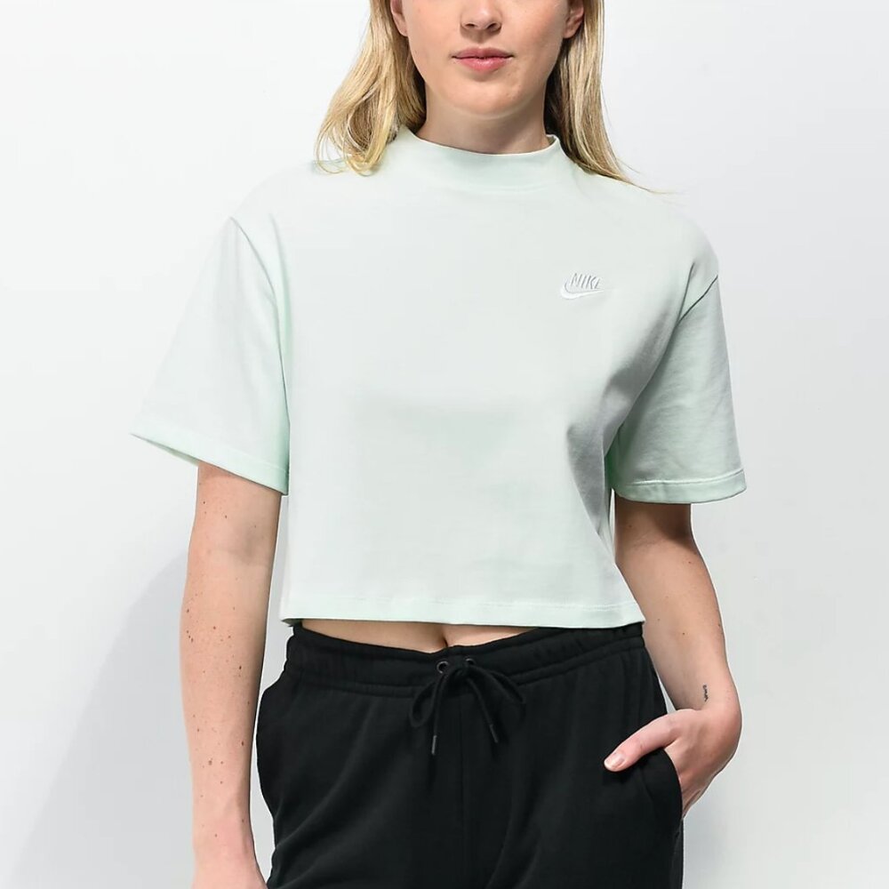 🍃 EUC🍃 Nike Sportswear Jersey Mint Green Crop Top T-Shirt